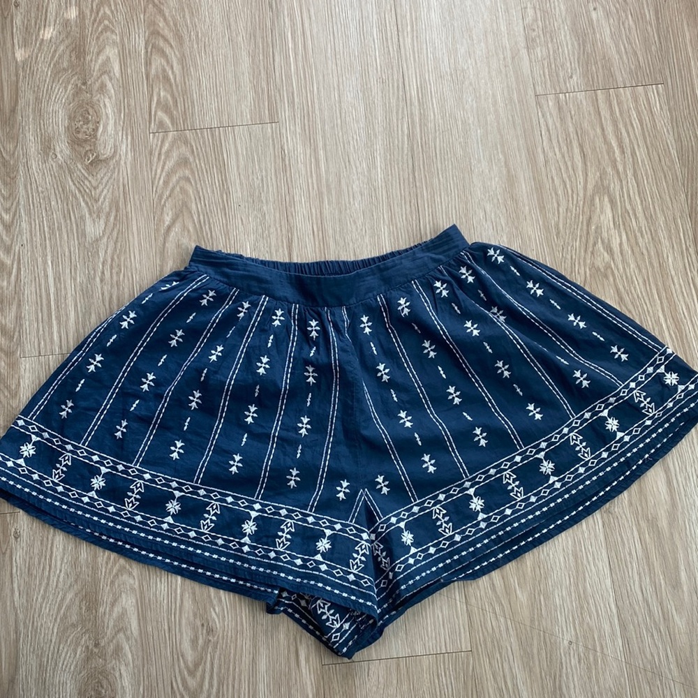 Lush Brand flowy shorts. Navy Blue w/cream stitching. Elastic waist. Size small